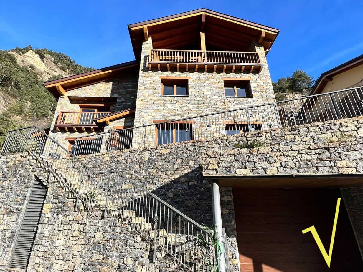 Xalet moderno com vestidos espetaculares e luz natural em Andorra – Pal