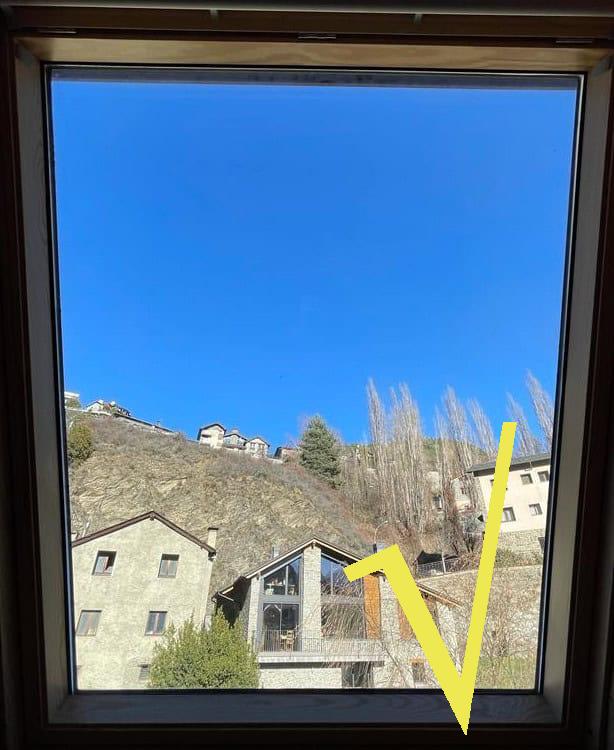 Vistas de viviendas en Andorra desde una ventana, promoción inmobiliaria de Versus Real Estate.