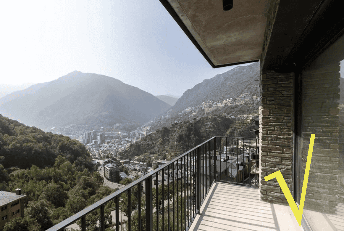 Vende-se apartamento T3 com terraço e vista desafogada em zona calma