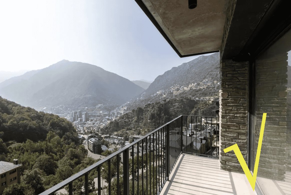 Vende-se apartamento T3 com terraço e vista desafogada em zona calma